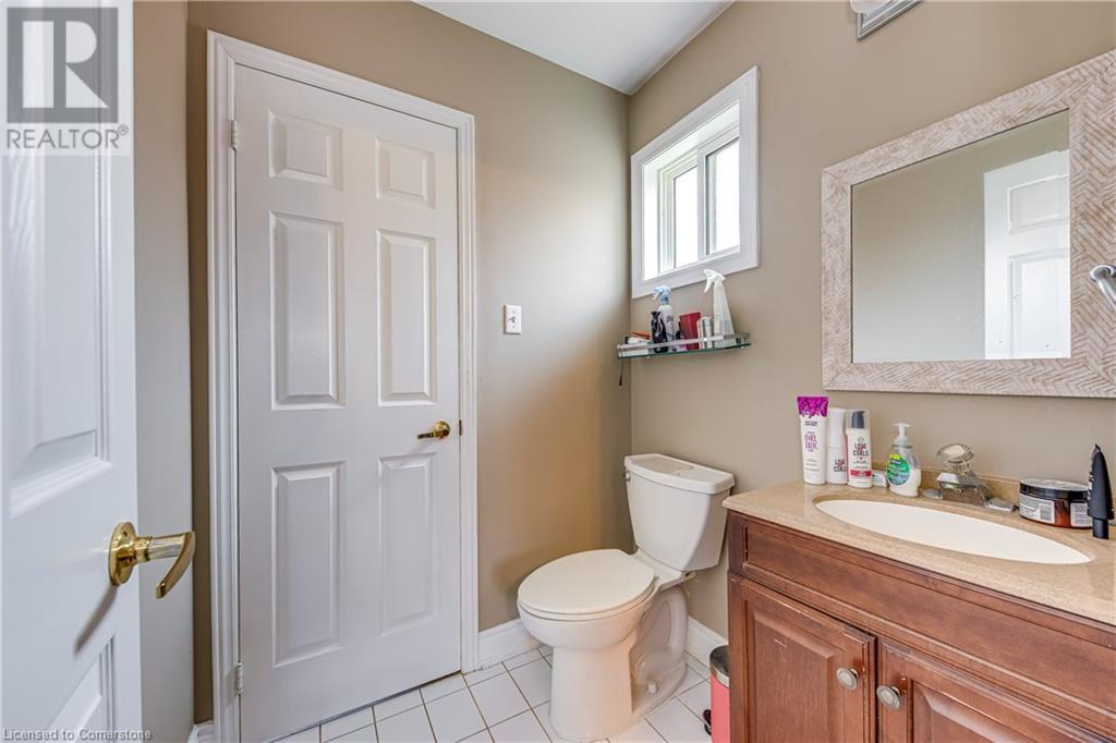 Photo 3 of 1362 Pilgrims Way, Oakville ON
