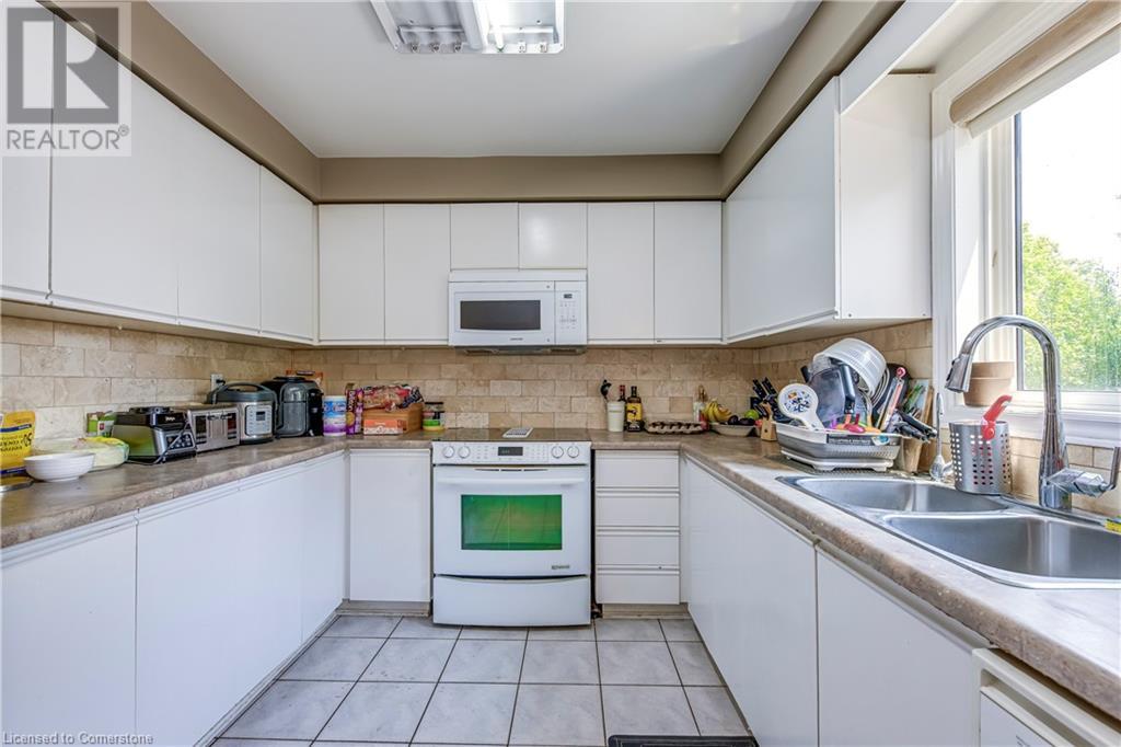 Photo 32 of 1362 Pilgrims Way, Oakville ON