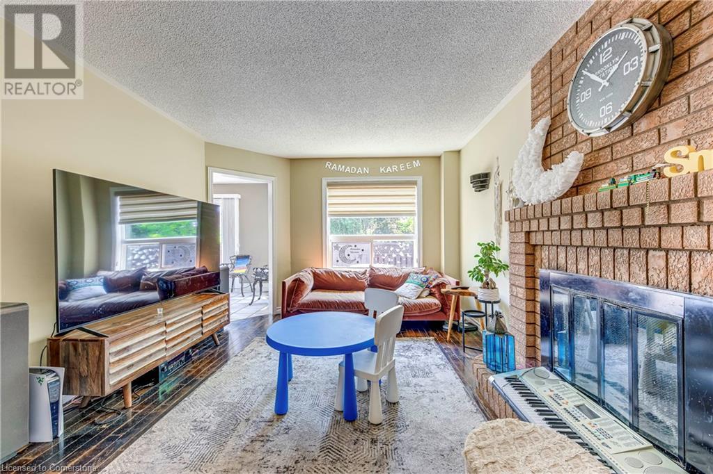 Photo 15 of 1362 Pilgrims Way, Oakville ON