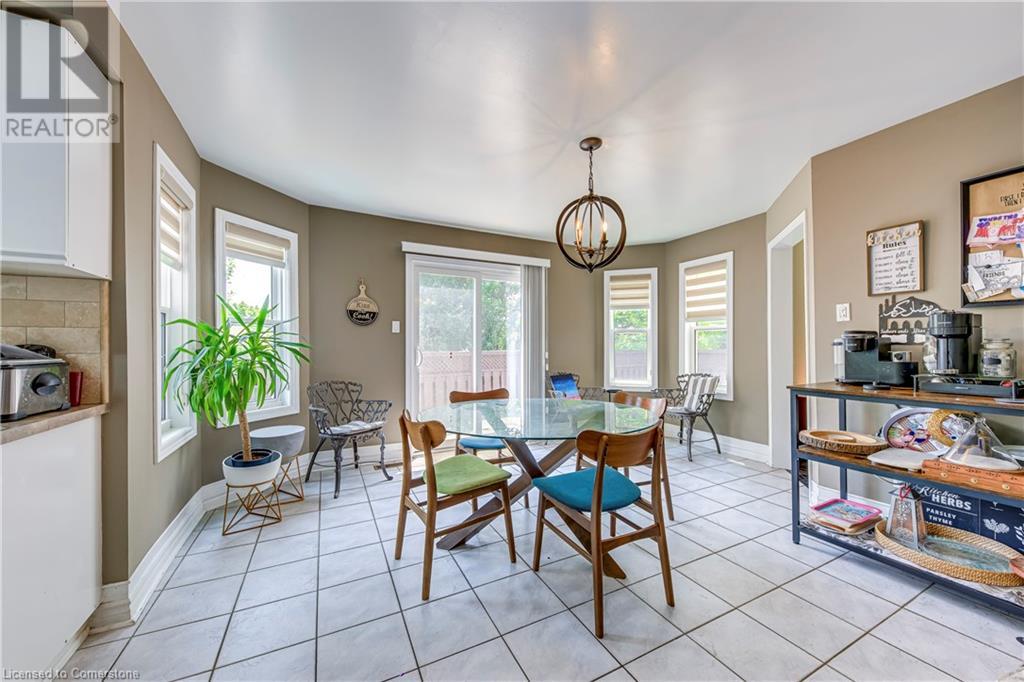Photo 10 of 1362 Pilgrims Way, Oakville ON