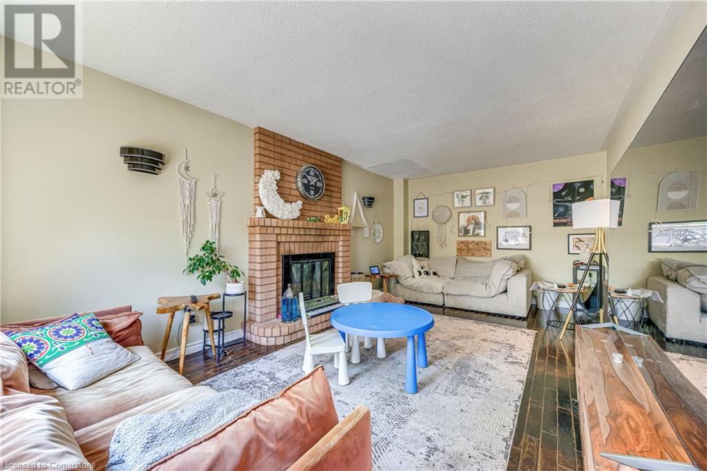 Photo 12 of 1362 Pilgrims Way, Oakville ON
