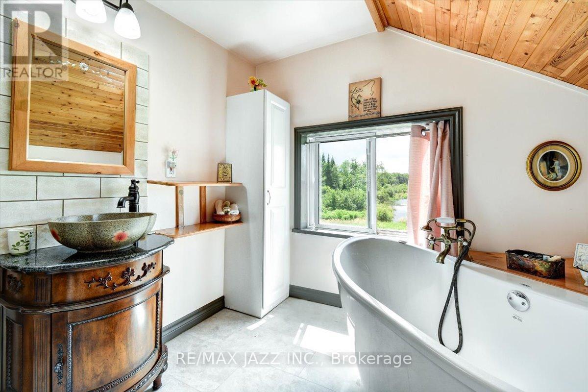 Photo 21 of 16983 Highway 62, Madoc ON