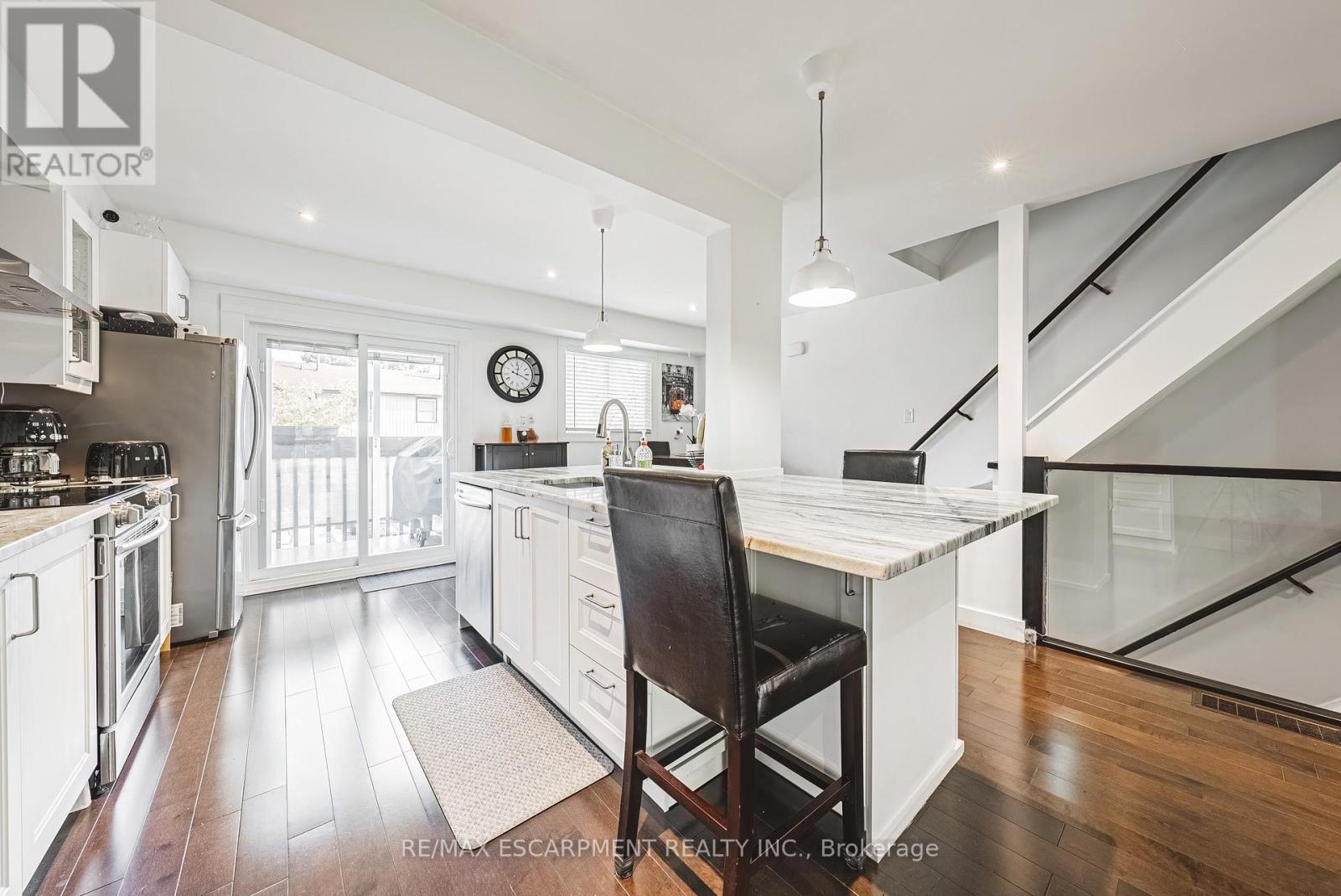 Photo 10 of 26 1155 Paramount Drive, Hamilton ON
