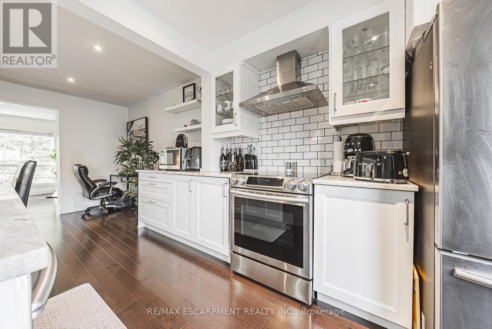 Photo 12 of 26 1155 Paramount Drive, Hamilton ON