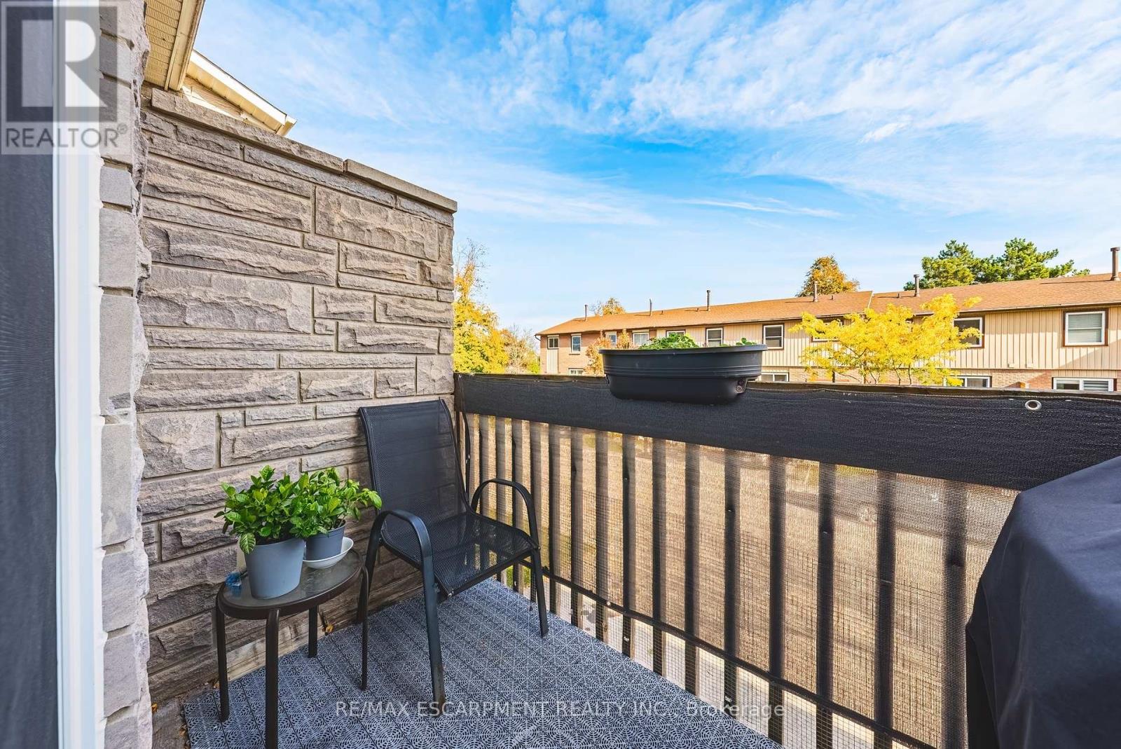 Photo 15 of 26 1155 Paramount Drive, Hamilton ON