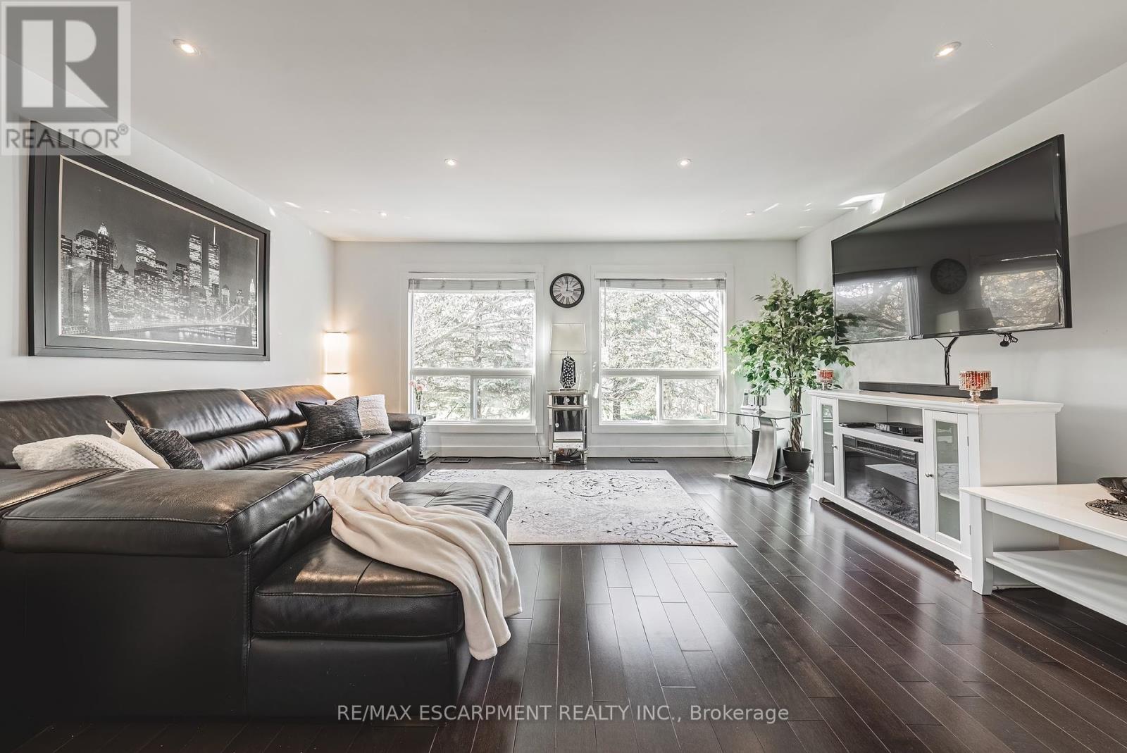 Photo 17 of 26 1155 Paramount Drive, Hamilton ON