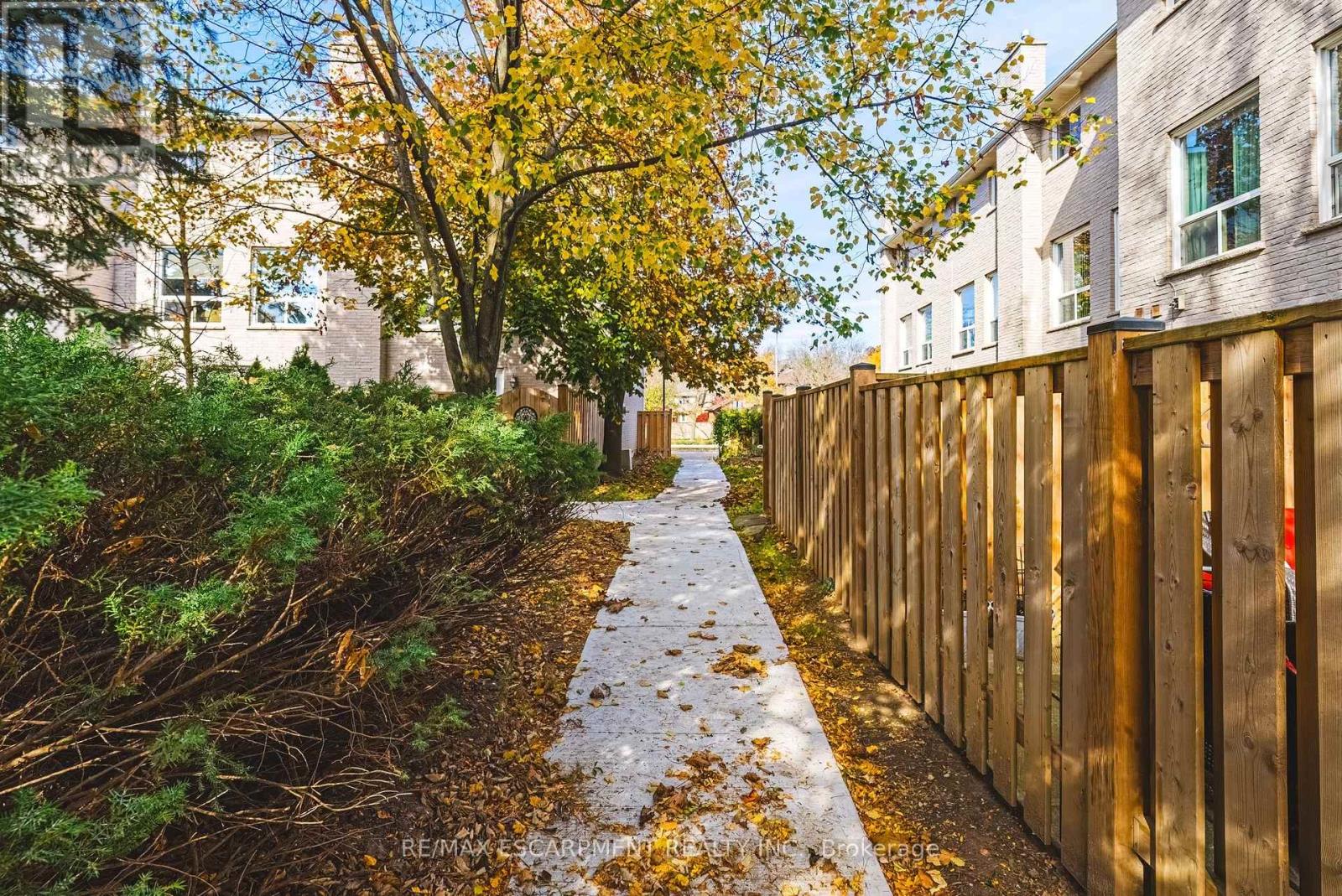 Photo 38 of 26 1155 Paramount Drive, Hamilton ON