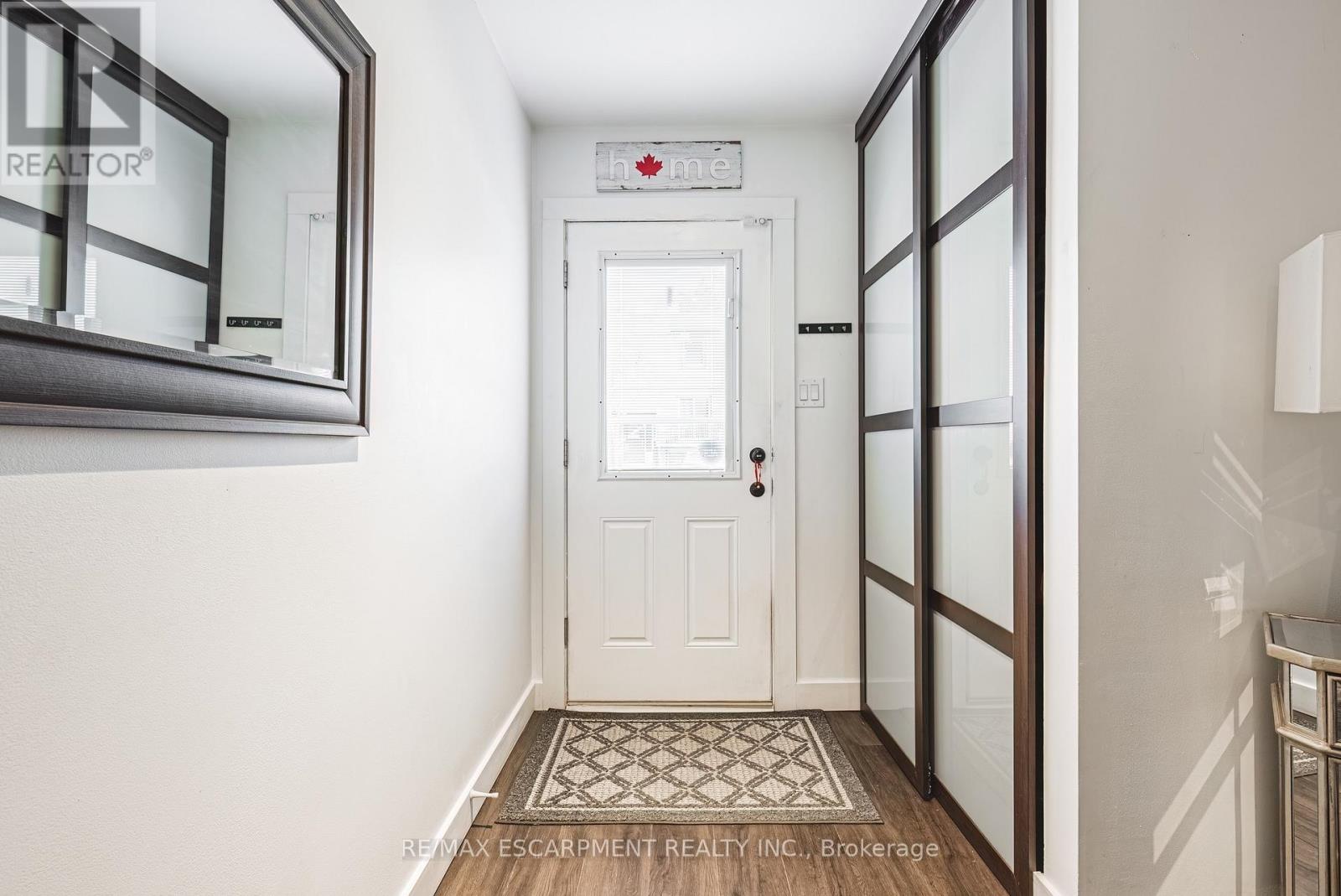 Photo 5 of 26 1155 Paramount Drive, Hamilton ON