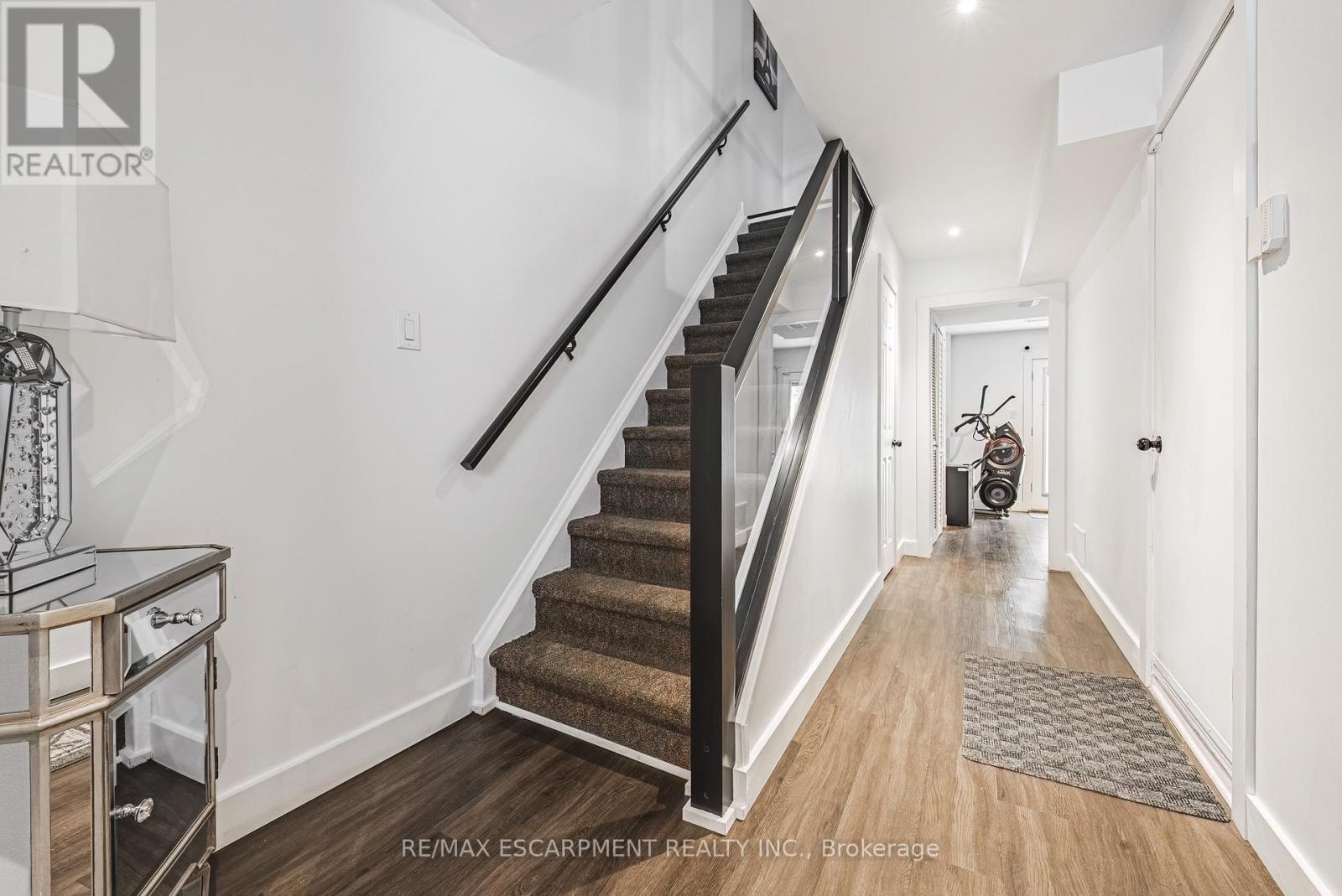 Photo 6 of 26 1155 Paramount Drive, Hamilton ON