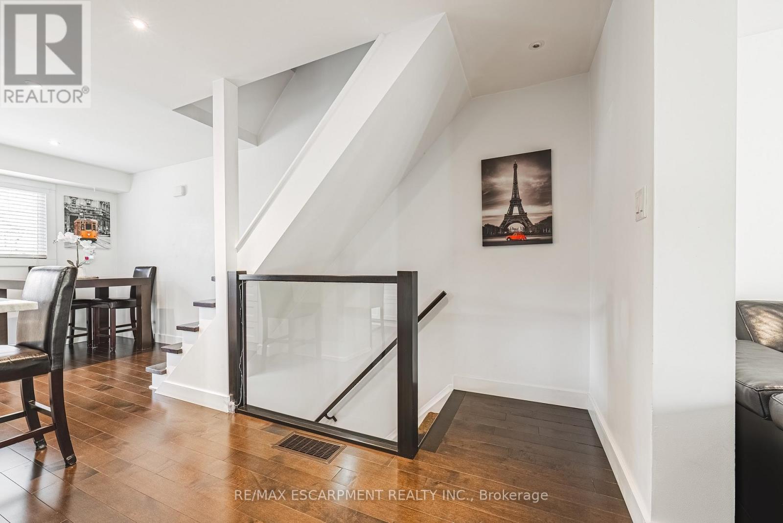 Photo 7 of 26 1155 Paramount Drive, Hamilton ON