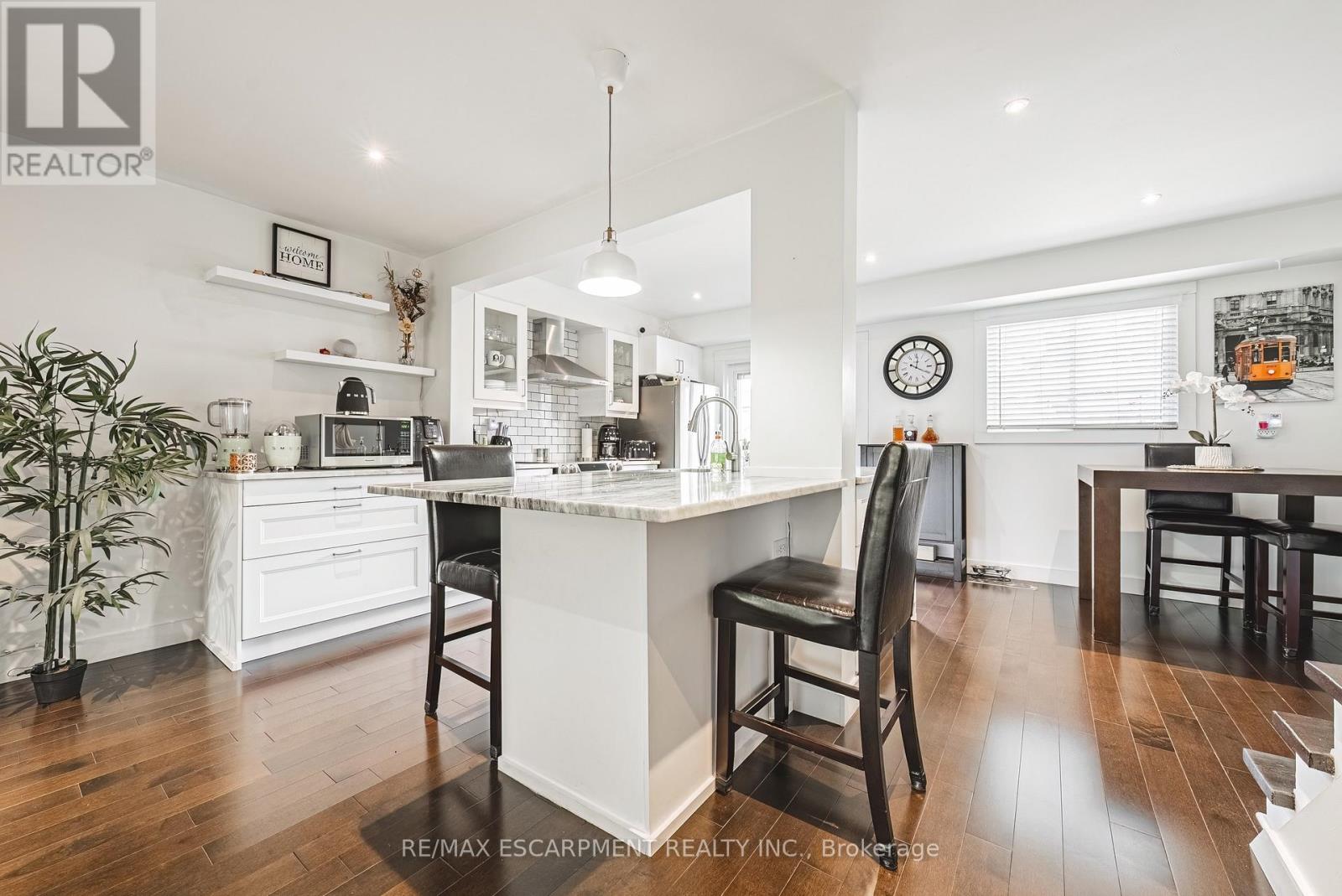 Photo 9 of 26 1155 Paramount Drive, Hamilton ON