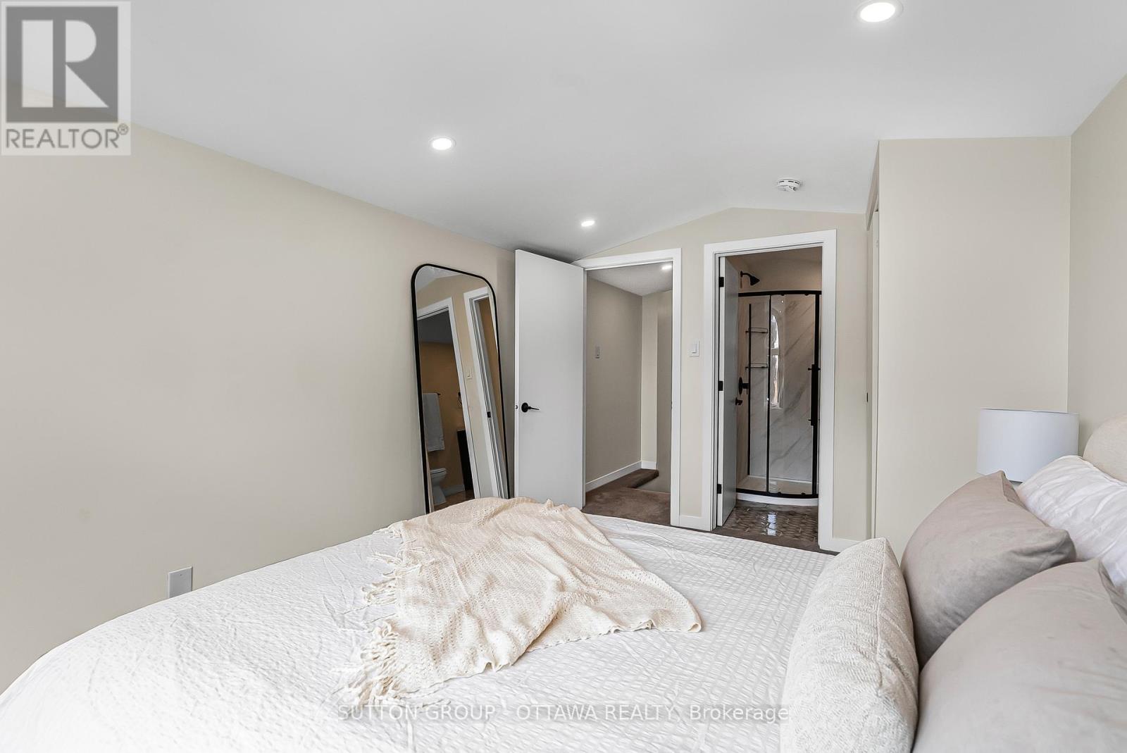 Photo 5 of 6651 Tooney Drive, Ottawa ON