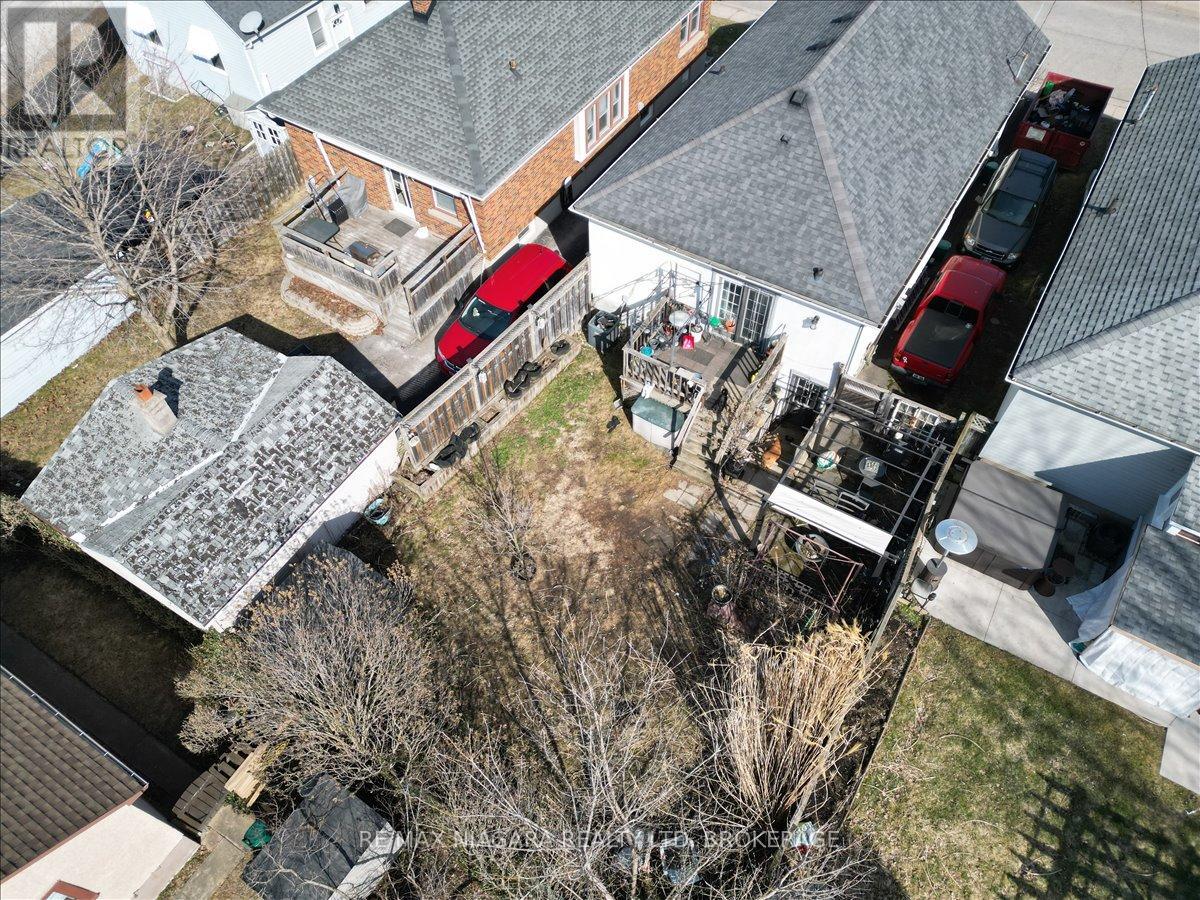 Photo 2 of 53 Marquis Street, St Catharines ON