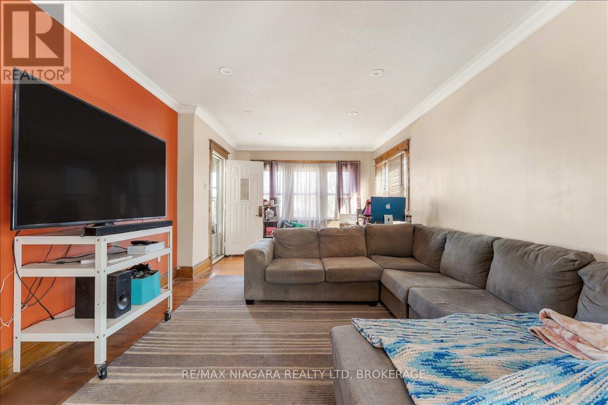 Photo 5 of 53 Marquis Street, St Catharines ON