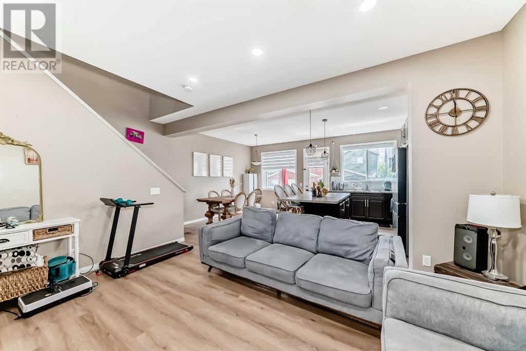 Single Family House for Sale in  EVansridge Crescent NW Evanston Calgary 