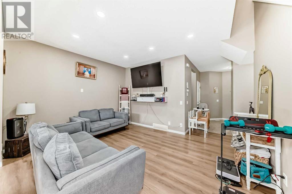 Single Family House for Sale in  EVansridge Crescent NW Evanston Calgary 