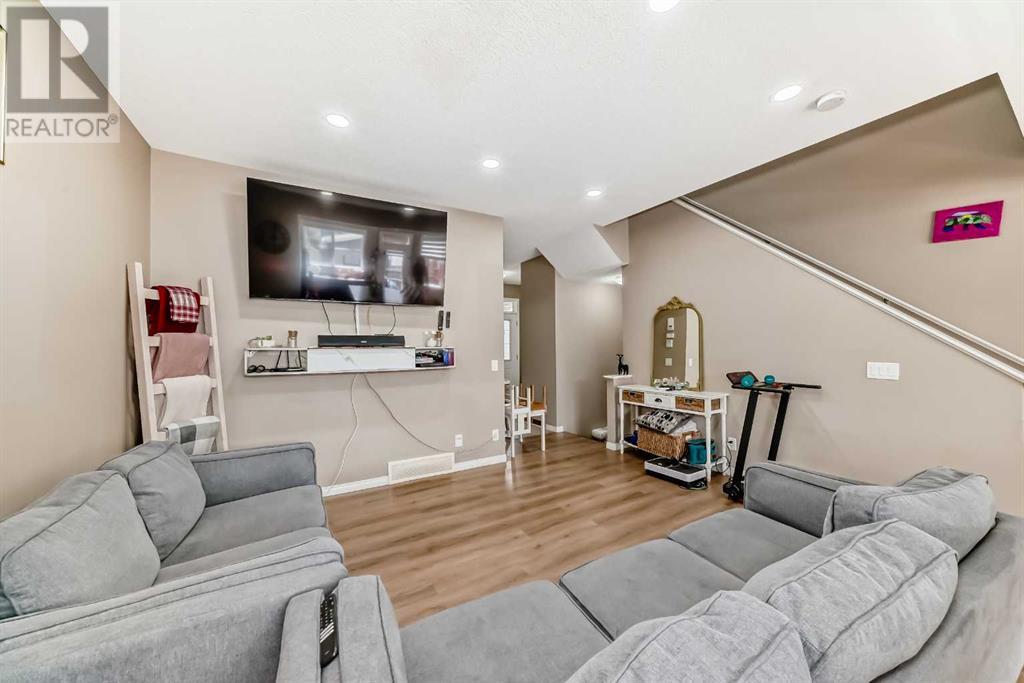 Single Family House for Sale in  EVansridge Crescent NW Evanston Calgary 