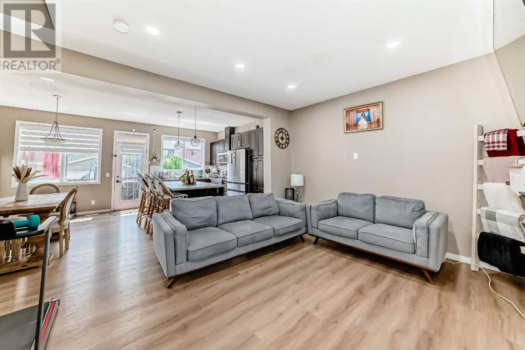 Single Family House for Sale in  EVansridge Crescent NW Evanston Calgary 