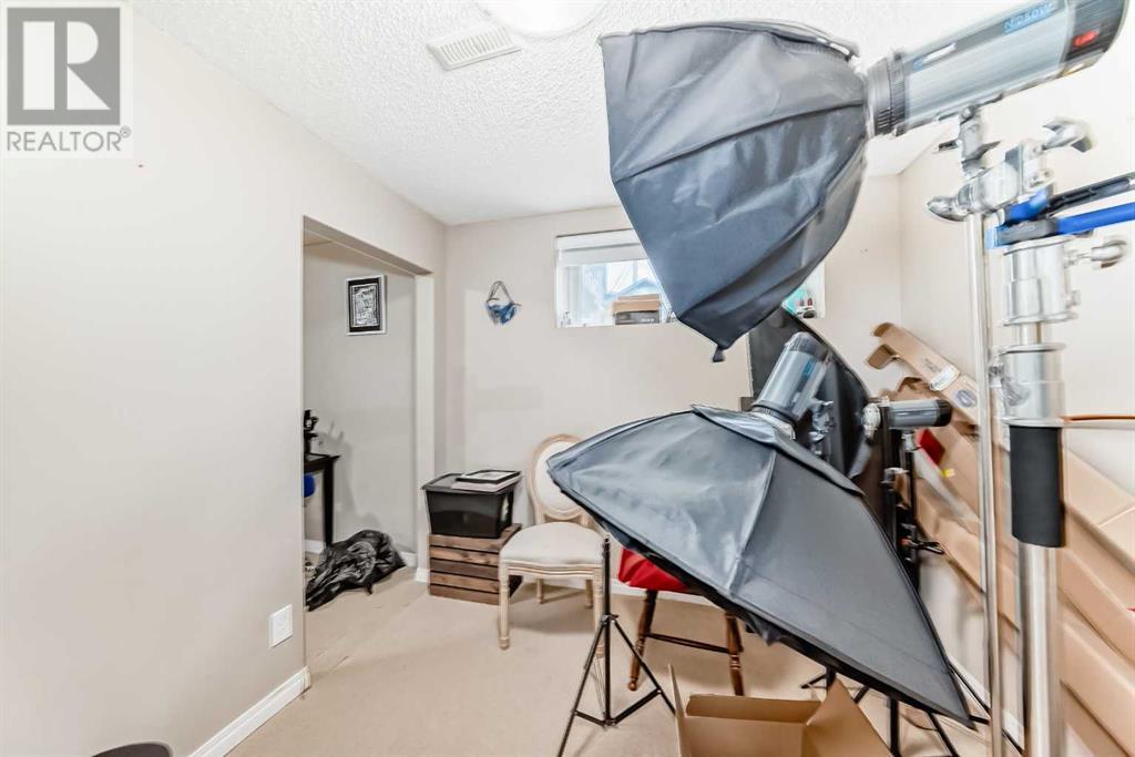 Single Family House for Sale in  EVansridge Crescent NW Evanston Calgary 