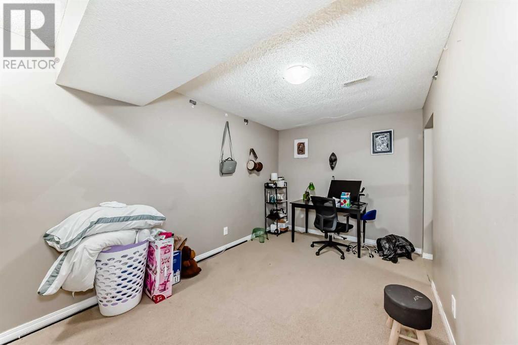 Single Family House for Sale in  EVansridge Crescent NW Evanston Calgary 