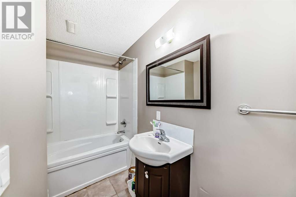 Single Family House for Sale in  EVansridge Crescent NW Evanston Calgary 