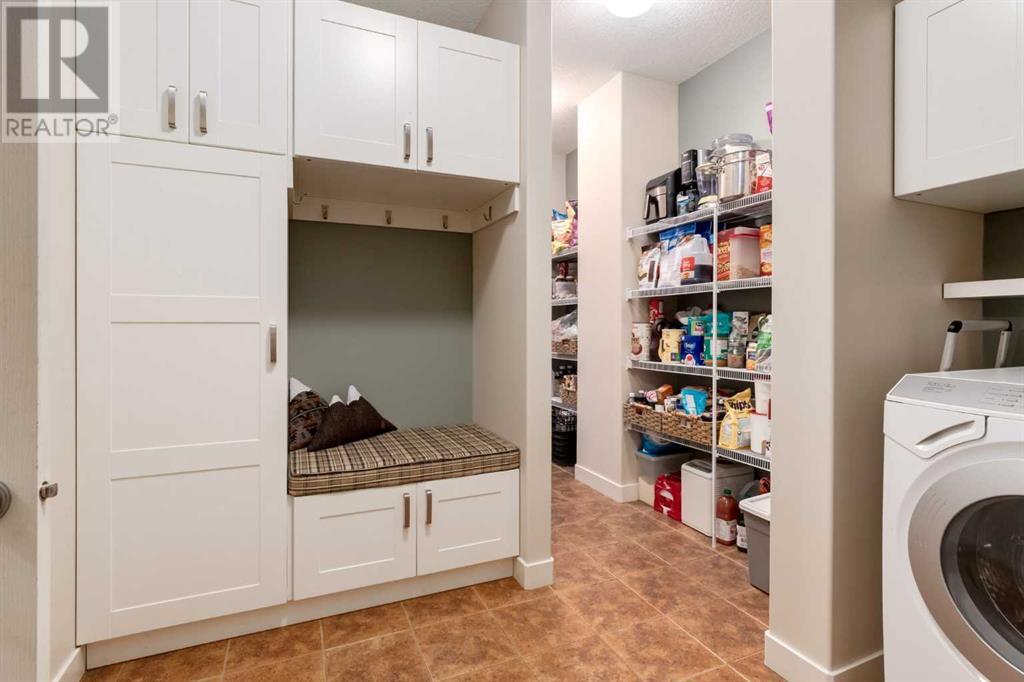 Single Family House for Sale in  CRESTRIDGE Way SW Crestmont Calgary 