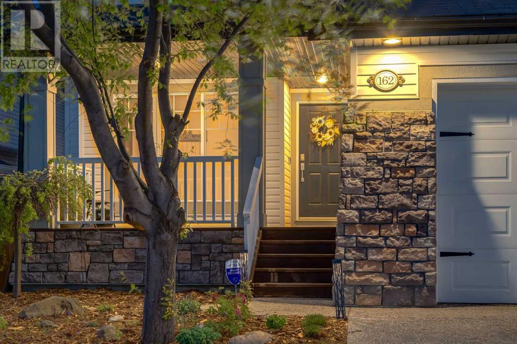 Single Family House for Sale in  CRESTRIDGE Way SW Crestmont Calgary 