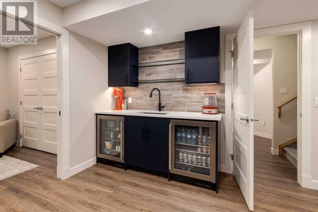 Single Family House for Sale in  CRESTRIDGE Way SW Crestmont Calgary 