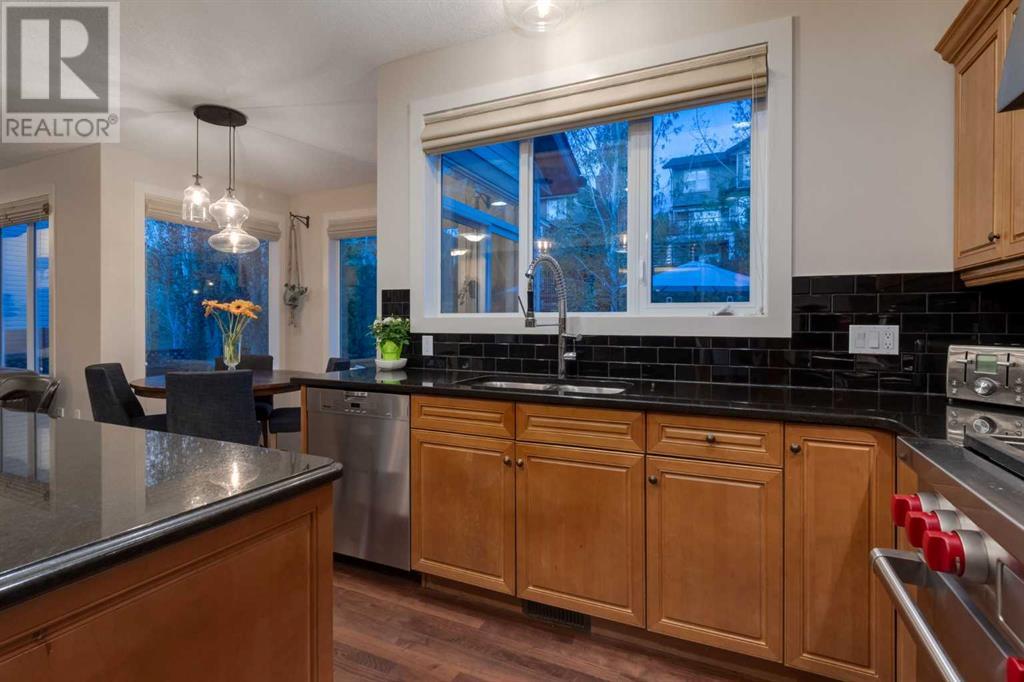 Single Family House for Sale in  CRESTRIDGE Way SW Crestmont Calgary 