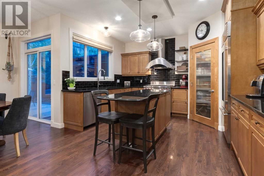 Single Family House for Sale in  CRESTRIDGE Way SW Crestmont Calgary 