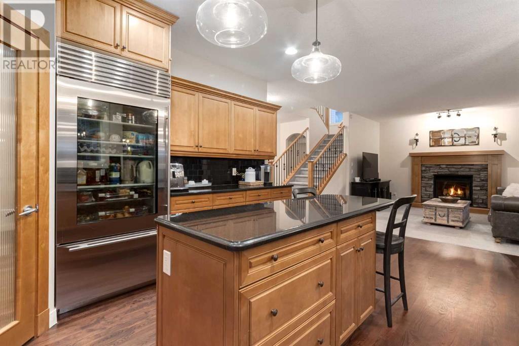 Single Family House for Sale in  CRESTRIDGE Way SW Crestmont Calgary 