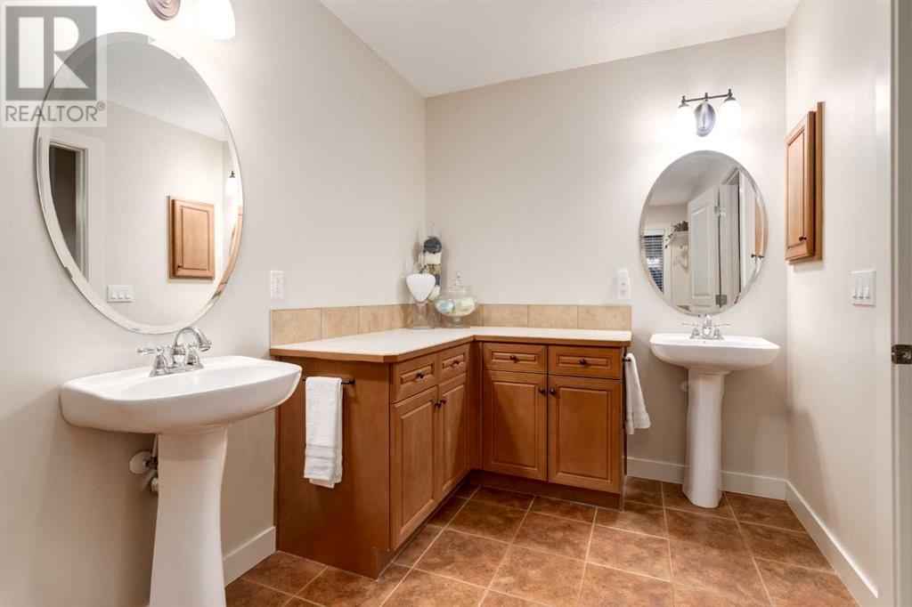 Single Family House for Sale in  CRESTRIDGE Way SW Crestmont Calgary 