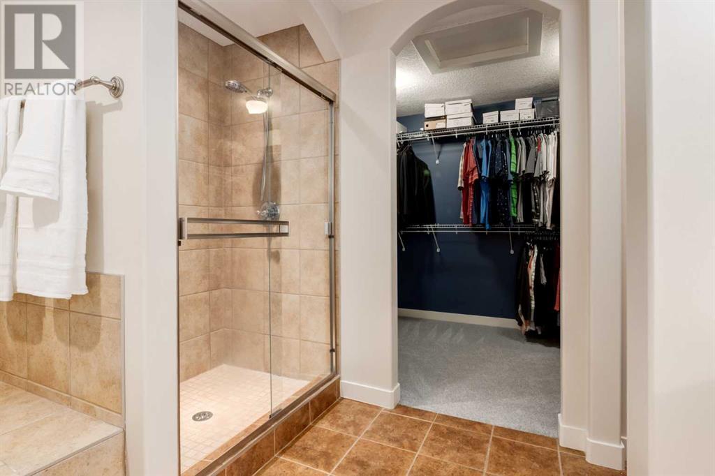 Single Family House for Sale in  CRESTRIDGE Way SW Crestmont Calgary 