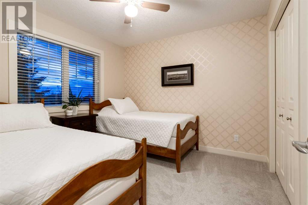 Single Family House for Sale in  CRESTRIDGE Way SW Crestmont Calgary 