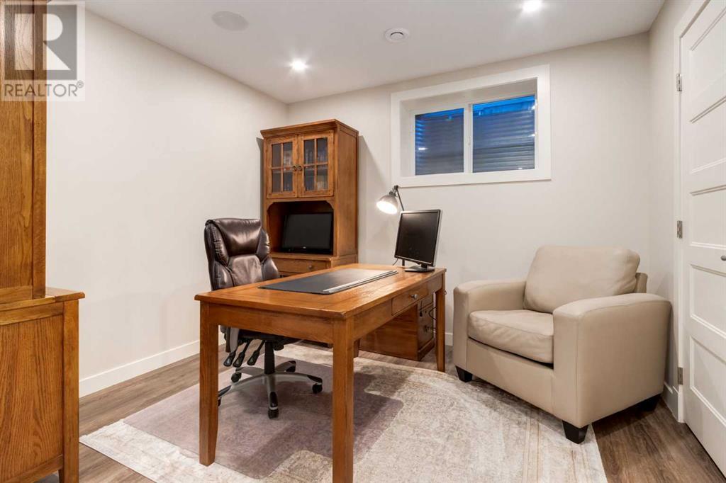 Single Family House for Sale in  CRESTRIDGE Way SW Crestmont Calgary 
