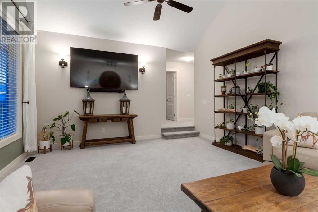 Single Family House for Sale in  CRESTRIDGE Way SW Crestmont Calgary 