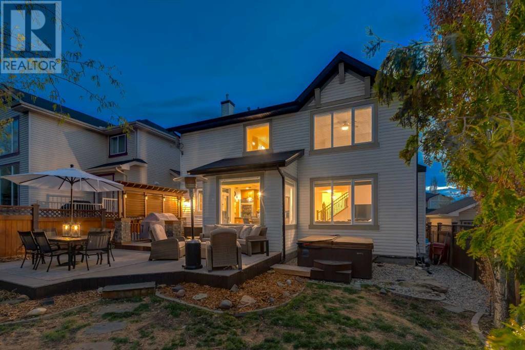 Single Family House for Sale in  CRESTRIDGE Way SW Crestmont Calgary 