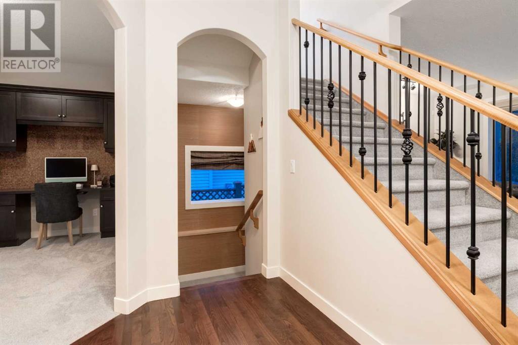 Single Family House for Sale in  CRESTRIDGE Way SW Crestmont Calgary 