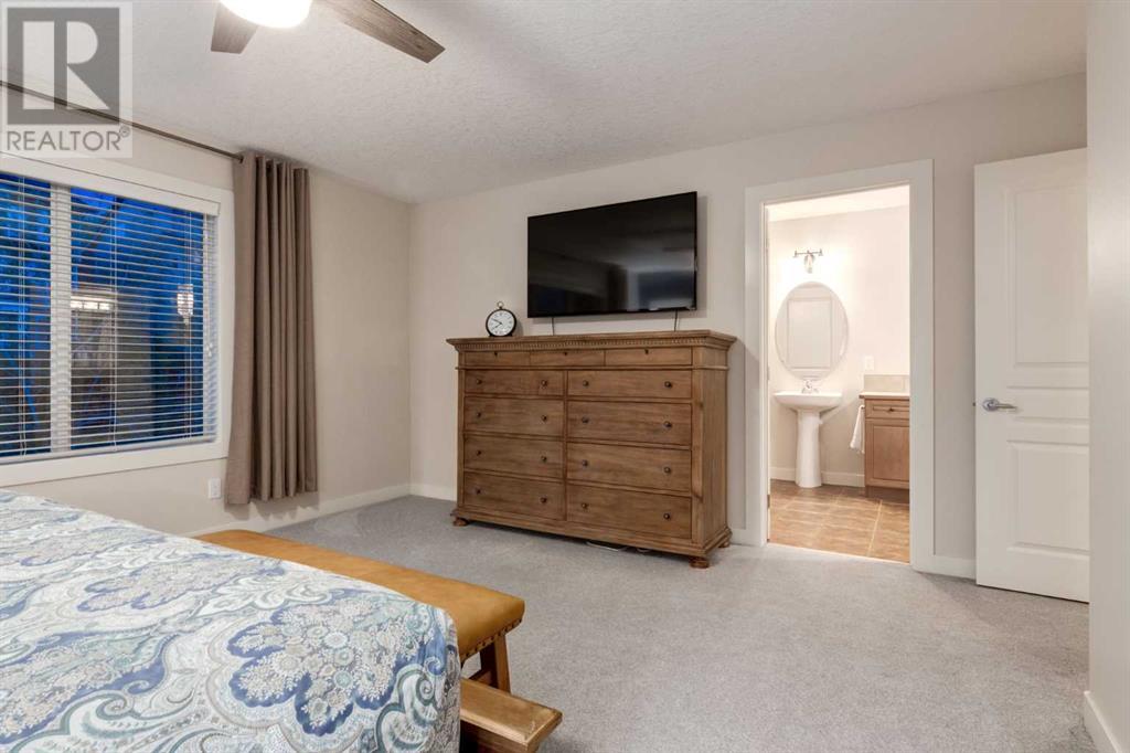 Single Family House for Sale in  CRESTRIDGE Way SW Crestmont Calgary 