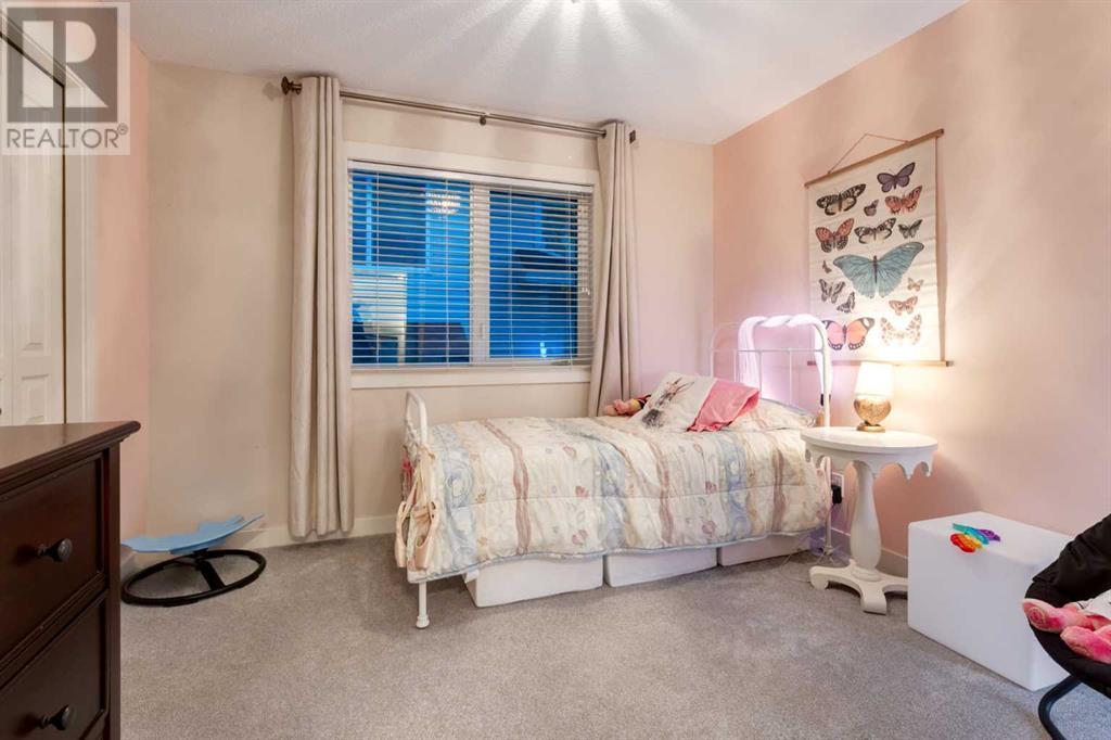 Single Family House for Sale in  CRESTRIDGE Way SW Crestmont Calgary 