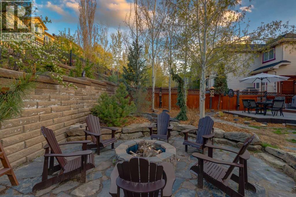 Single Family House for Sale in  CRESTRIDGE Way SW Crestmont Calgary 