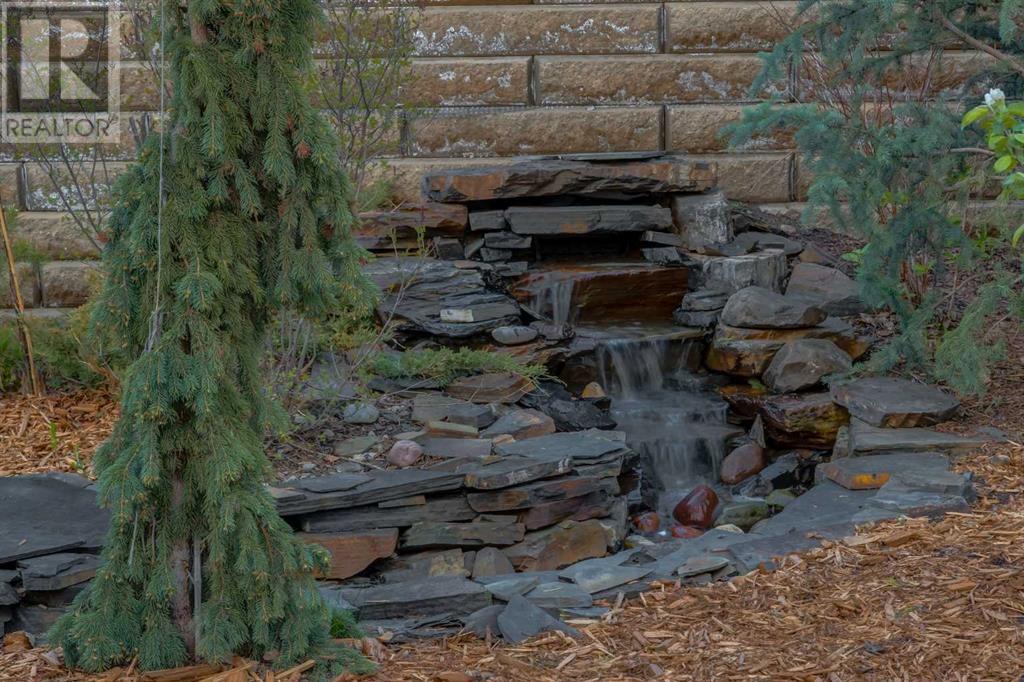 Single Family House for Sale in  CRESTRIDGE Way SW Crestmont Calgary 