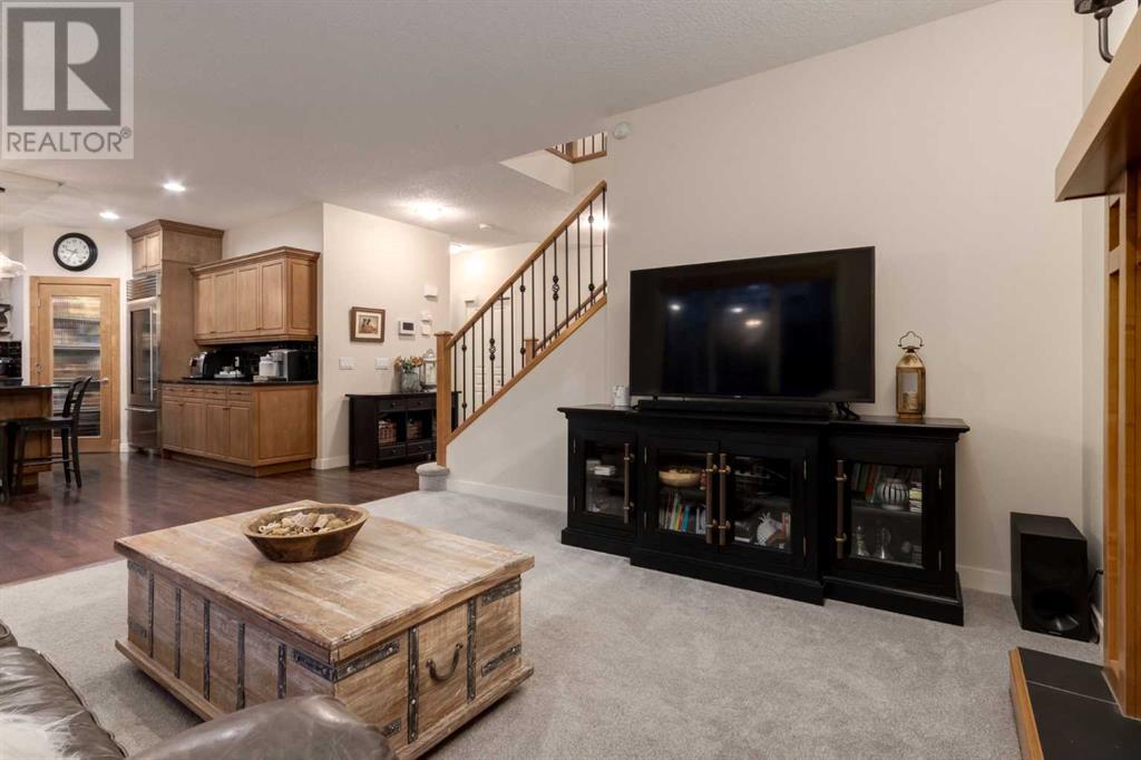 Single Family House for Sale in  CRESTRIDGE Way SW Crestmont Calgary 