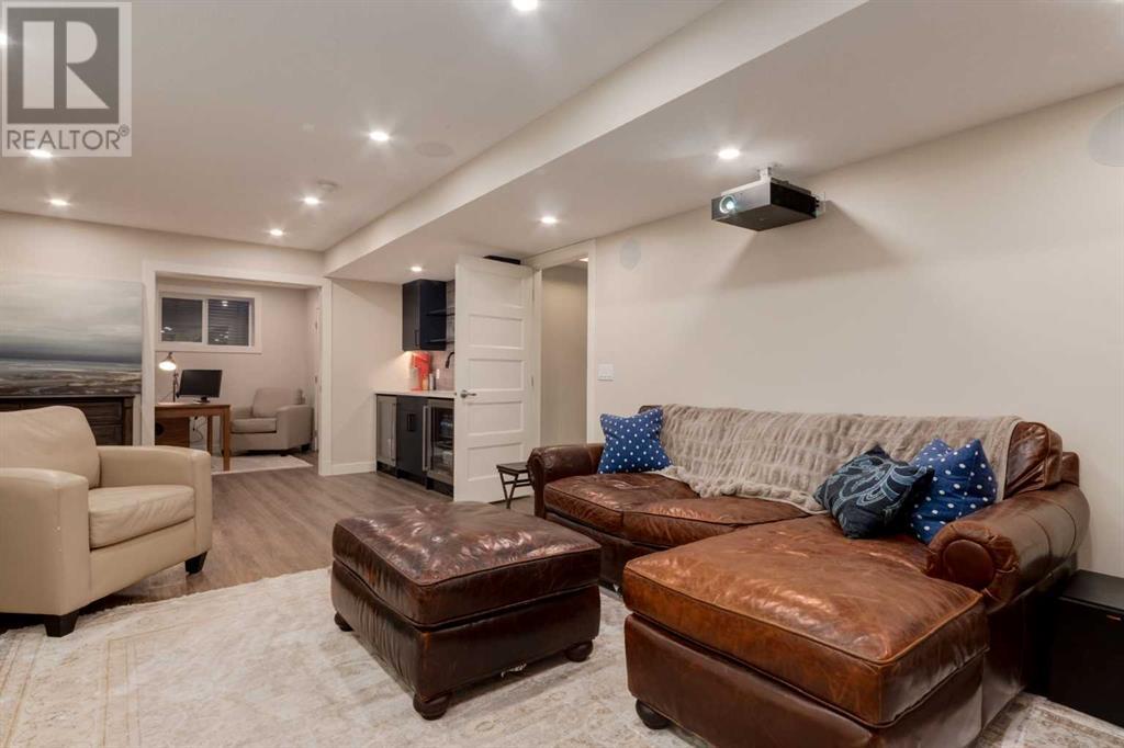 Single Family House for Sale in  CRESTRIDGE Way SW Crestmont Calgary 