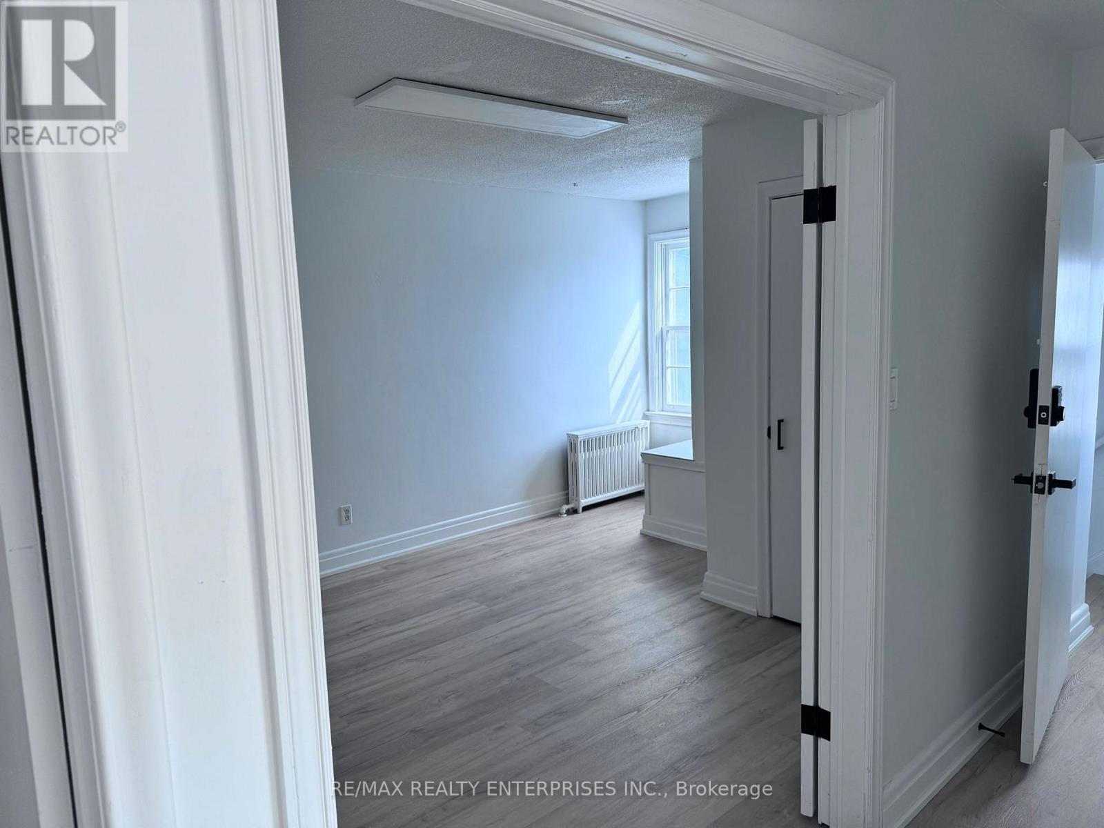 Photo 2 of 1187 Hurontario Street, Mississauga ON