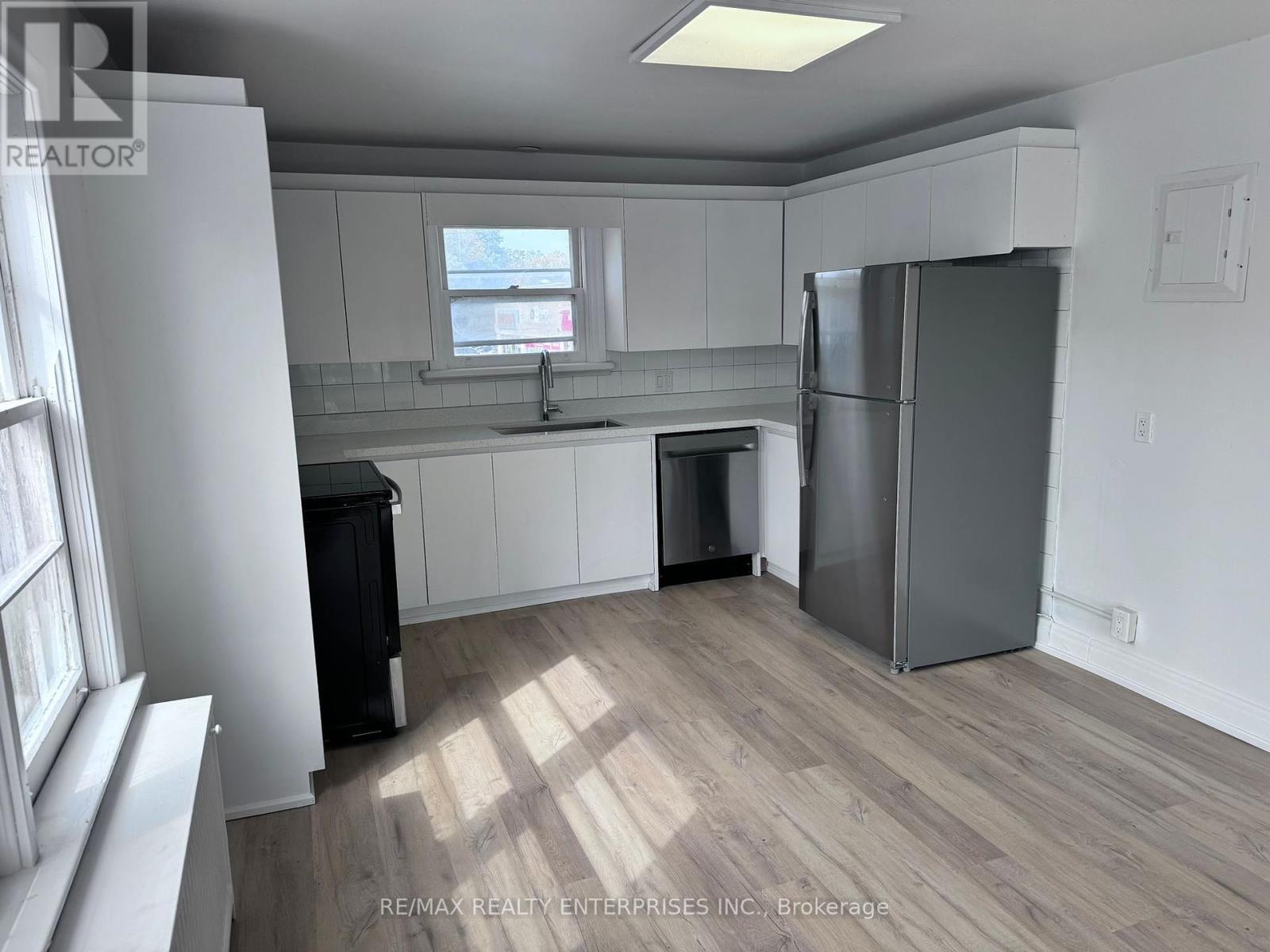 Photo 8 of 1187 Hurontario Street, Mississauga ON