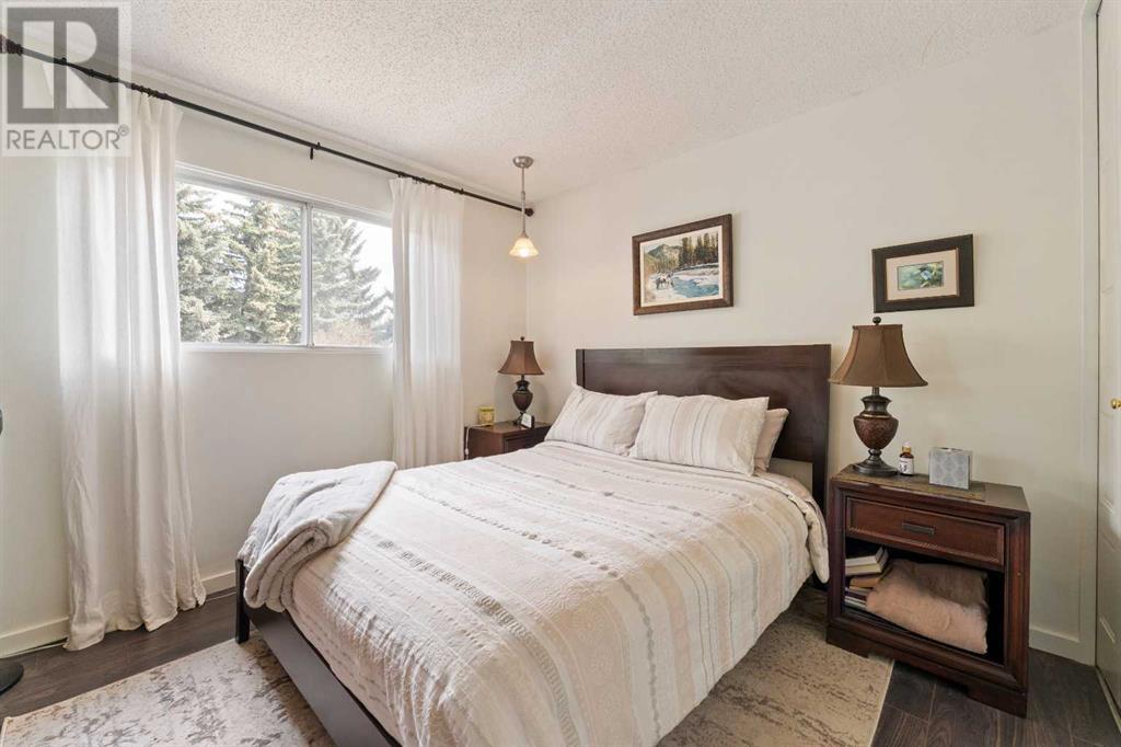 Single Family House Bi-level for Sale in  Silvergrove Road NW Silver Springs Calgary 