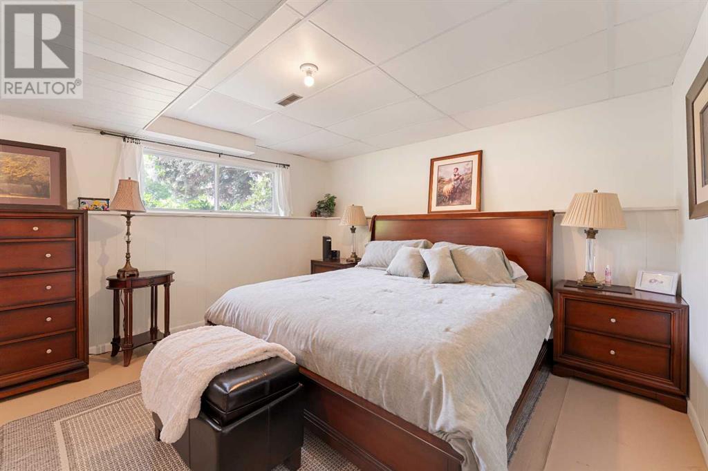 Single Family House Bi-level for Sale in  Silvergrove Road NW Silver Springs Calgary 