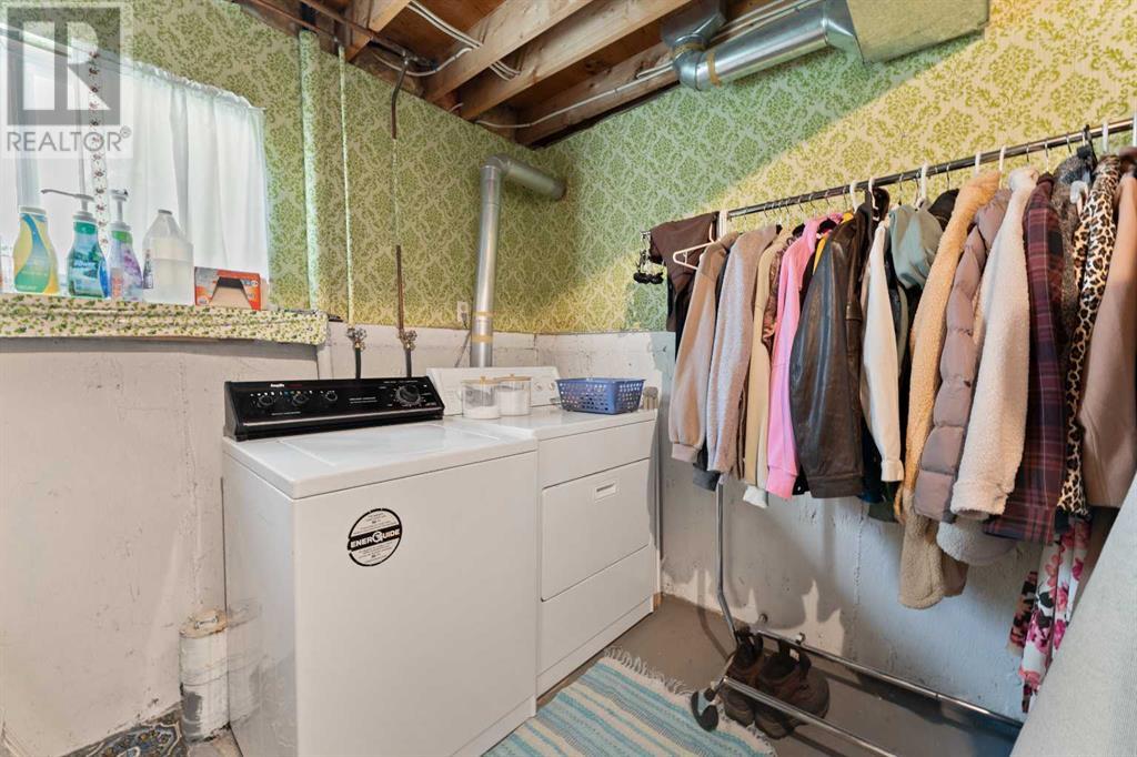Single Family House Bi-level for Sale in  Silvergrove Road NW Silver Springs Calgary 