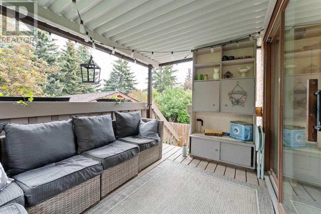 Single Family House Bi-level for Sale in  Silvergrove Road NW Silver Springs Calgary 
